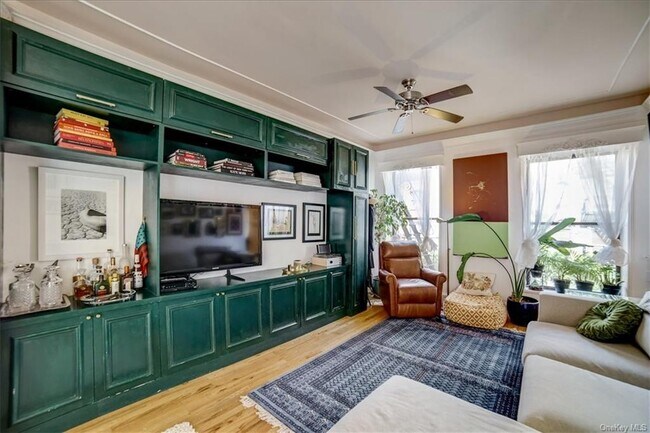 Foto del edificio - 224 E 11th St