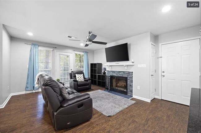 Foto del edificio - 614 Cypress Pointe St