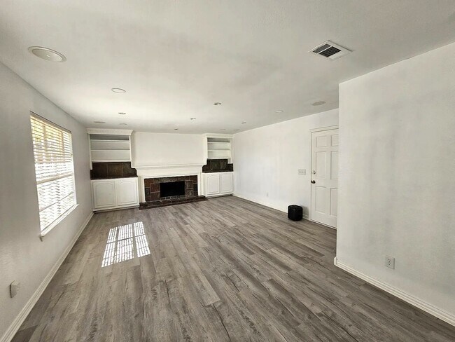 Building Photo - 11411 Sky Way Dr