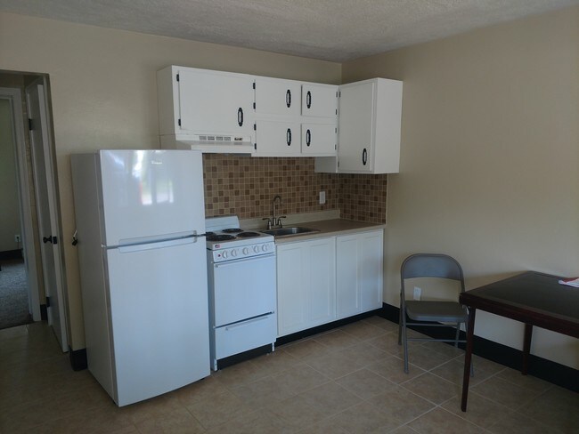 Kitchen - 7555 Southwestern Blvd