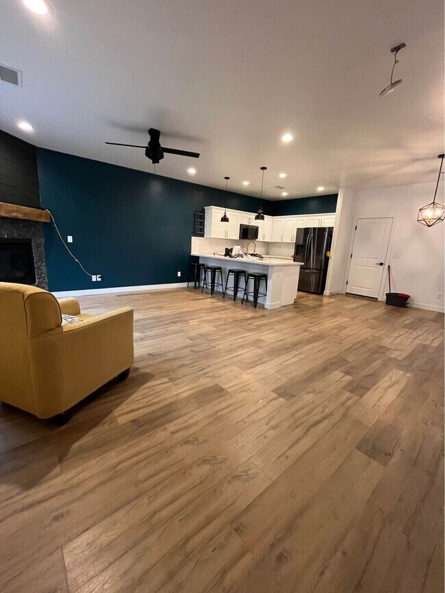 Building Photo - 12253 Solid Rock Dr