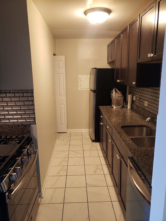 Foto del edificio - 238 Shorewood Dr