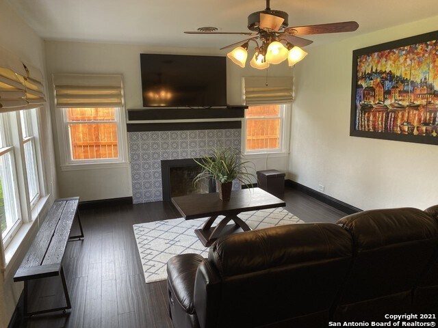 Foto del edificio - 2102 W Mistletoe Ave