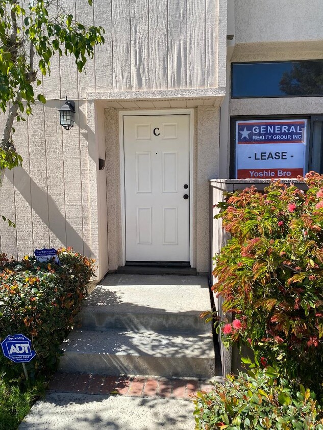 Building Photo - 15221 Magnolia Blvd