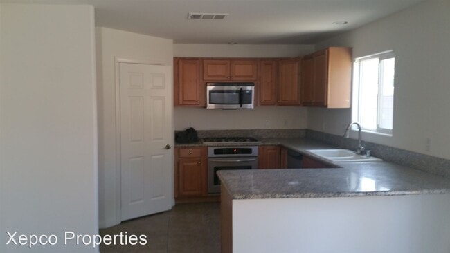 Building Photo - 3 br, 2.5 bath House - 33061 Campus Lane