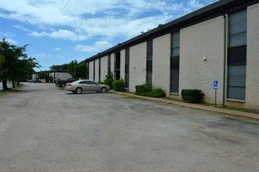 Primary Photo - 2800 Sayles Blvd