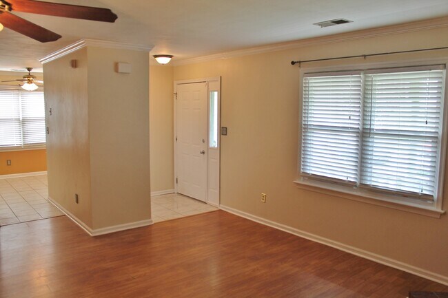 Foto del edificio - Adorable 3-Bedroom Ranch w/Community Pool,...