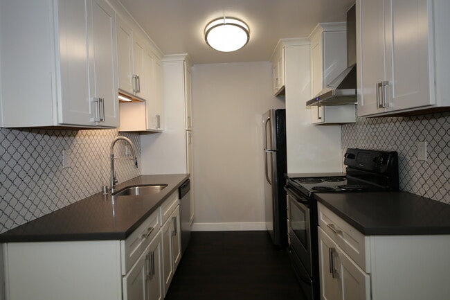 kitchen - 3921 Harrison St