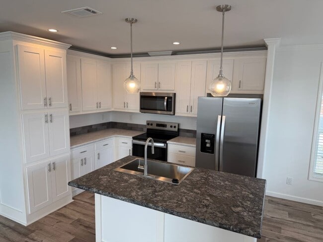 Building Photo - 310 8th St