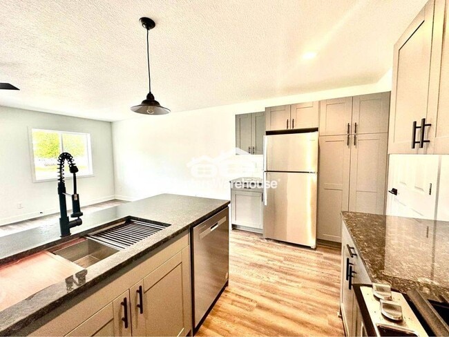 Foto del edificio - 2103 Willis Ave