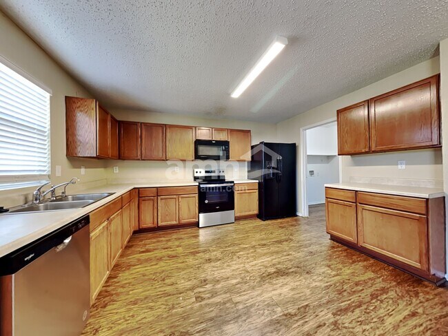 Building Photo - 3004 Cesareo Dr