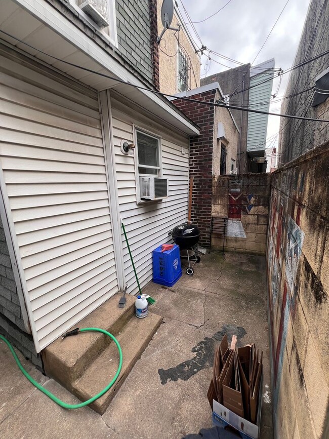 Building Photo - Welcome Home! Beautiful Whitman 3 Bedroom,...