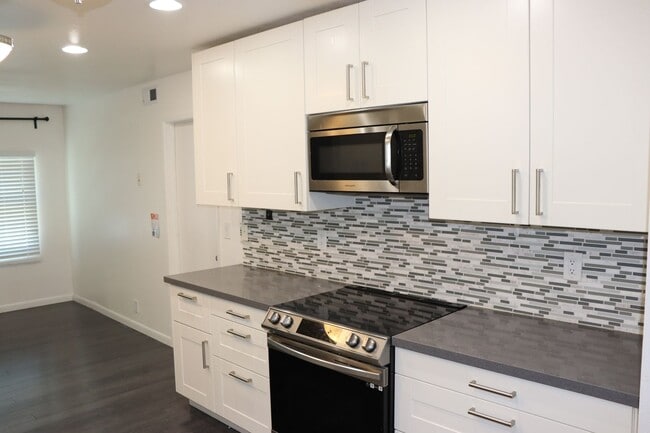 Building Photo - Evergreen 3 Bedroom