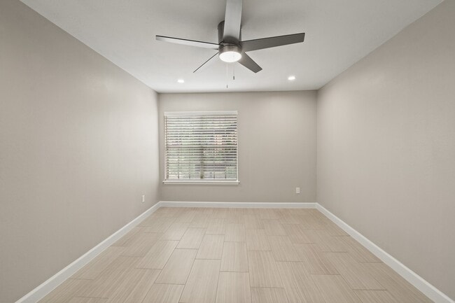 Building Photo - 1223 Augusta Dr