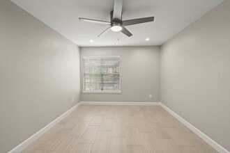Building Photo - 1223 Augusta Dr