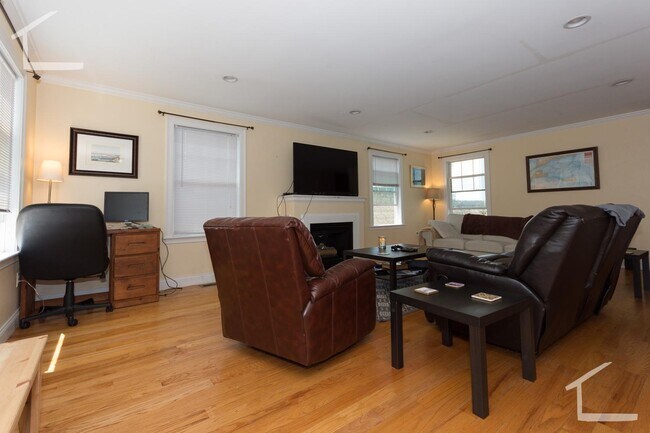 Building Photo - 23 Winship St