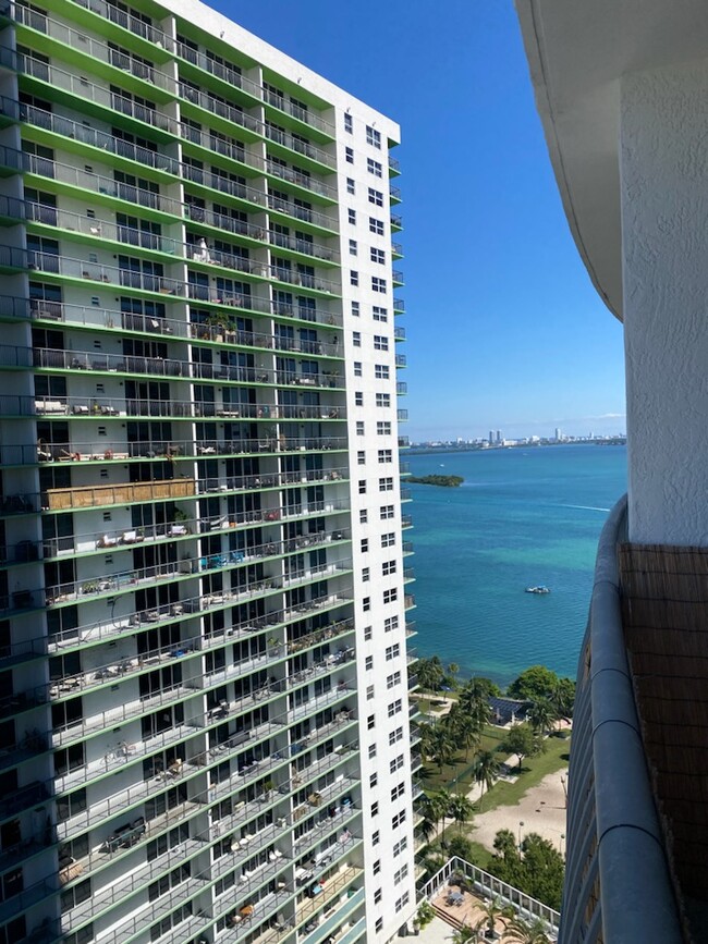 Foto del edificio - 1750 N Bayshore Dr