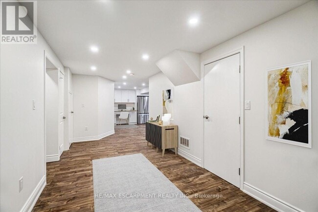 Photo du bâtiment - 2180 Lumberman Ln