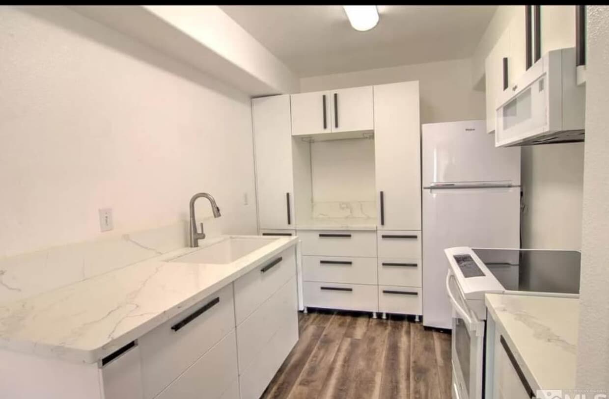 Foto principal - 425 Holcomb Ave