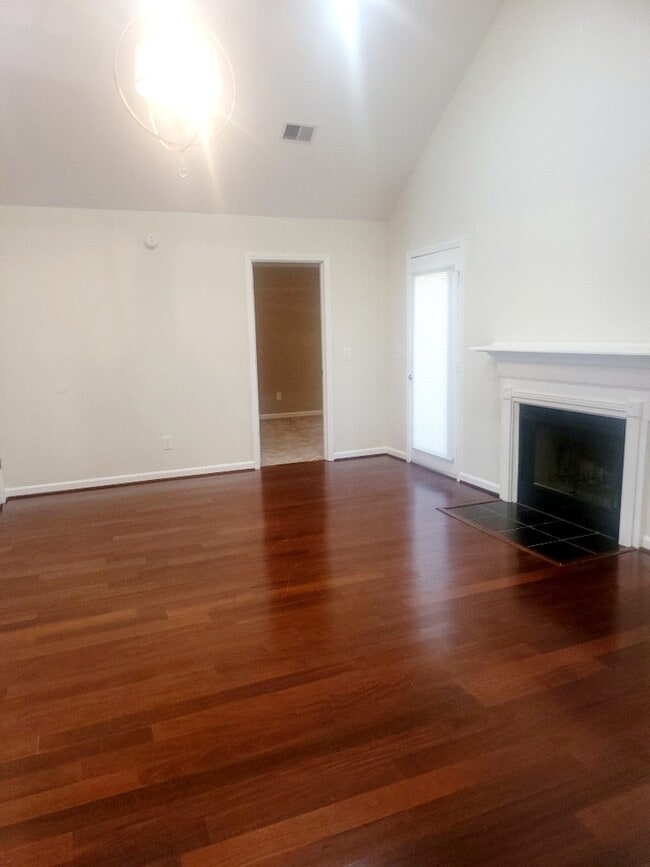 Building Photo - 13 Tomafield Ct
