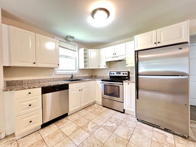 Building Photo - 422 W River Rd