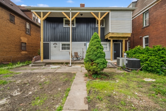 Building Photo - 75 Sycamore St