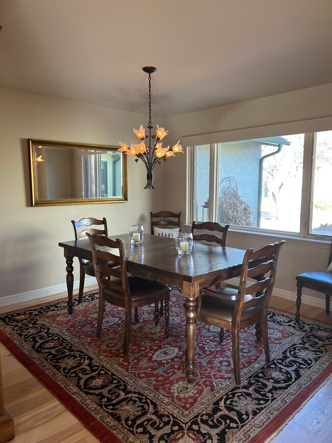 Foto del edificio - 128 Cypress Ct