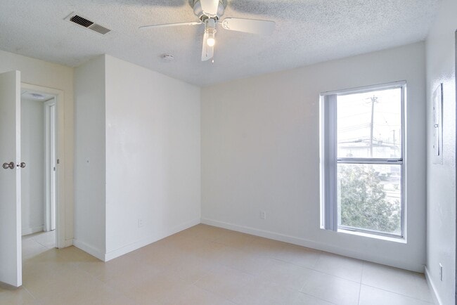 Building Photo - 2981 Country Manor Ln