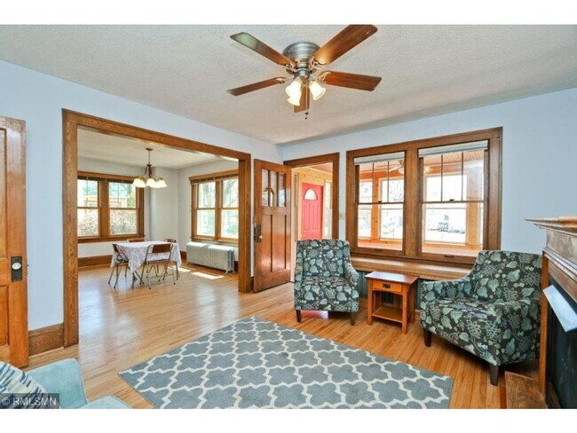 Foto del edificio - June Move In~ Huge 6 Bedroom ! Walk to Ham...
