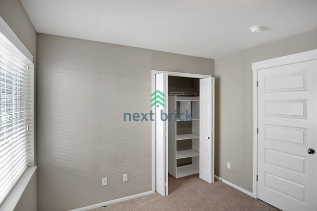 Building Photo - Beautiful Single-family house available fo...