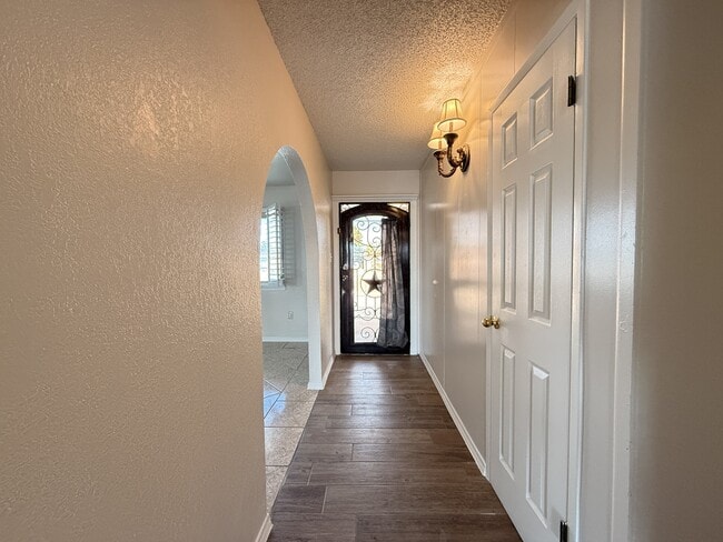 Building Photo - 9321 Sorbonne Dr