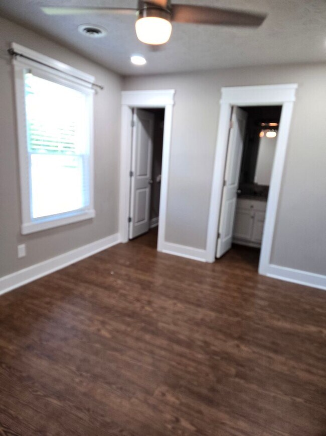Building Photo - Country Ranch Style Home with attached Gar...