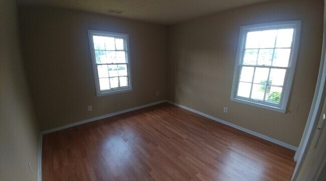 Foto del edificio - 6005 Dickson Rd