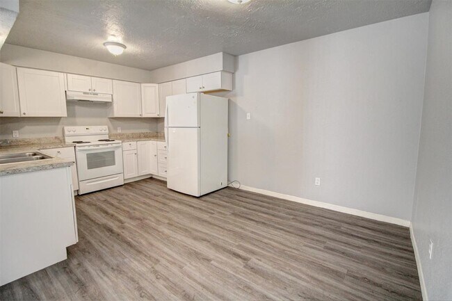 Building Photo - 10029 Emerald Creek Dr