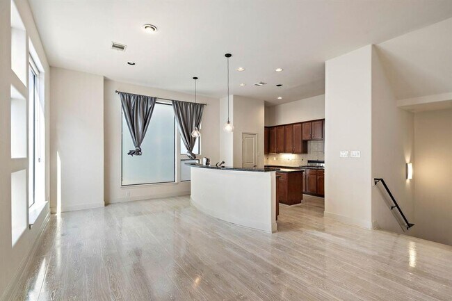 Foto del edificio - 906 Reinerman St