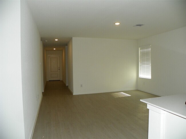 Foto del edificio - 261 Douglas Hls Dr