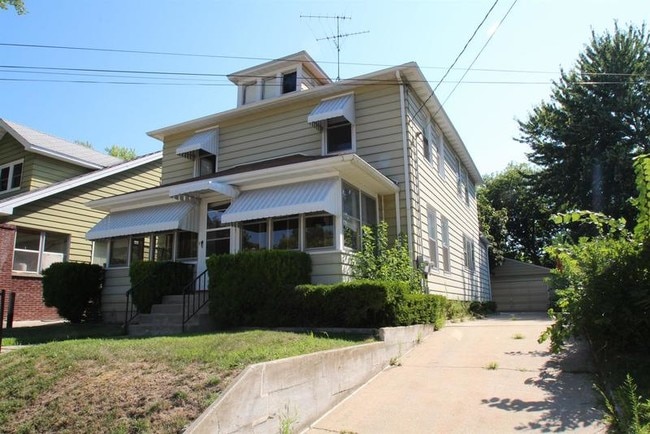 Building Photo - 476 Emerald Ave NE