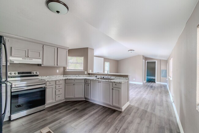 Foto del edificio - 5641 Kimber Ln