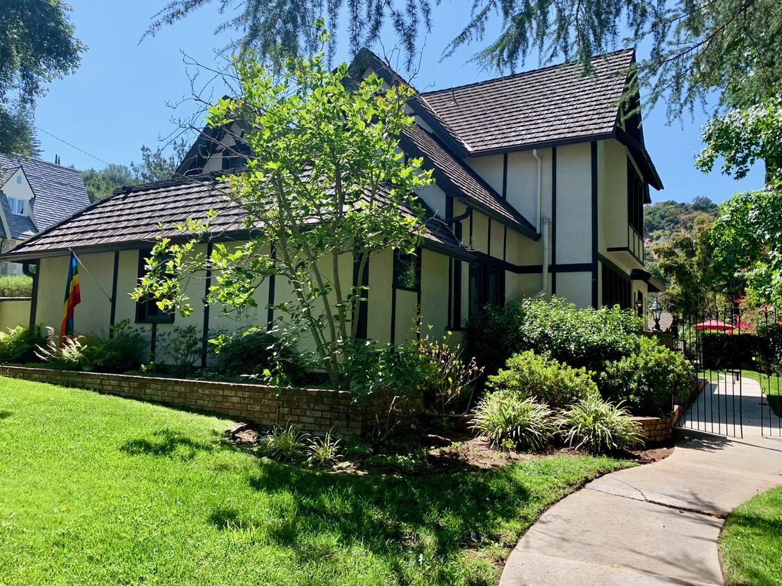 Primary Photo - 1944 Montecito Dr