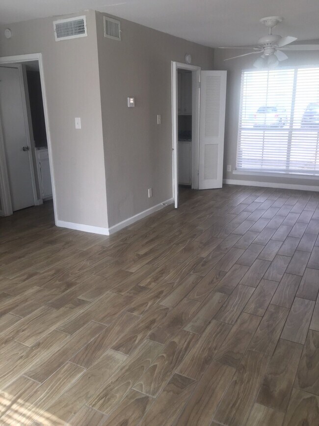 Foto del edificio - 6200 W Tidwell Rd