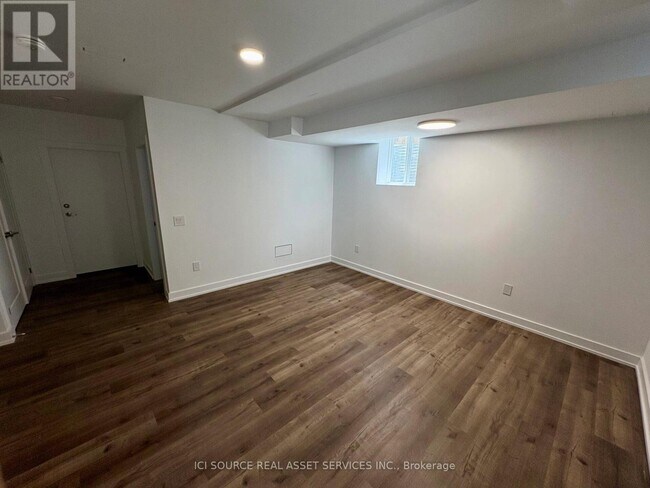 Building Photo - 8 Redkey Dr