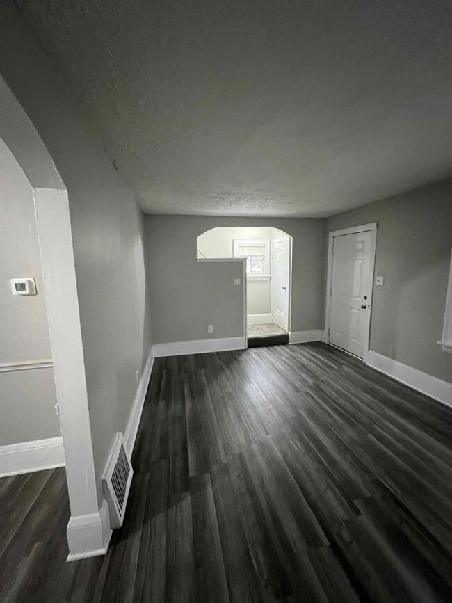 Building Photo - 914 Whittier Ave