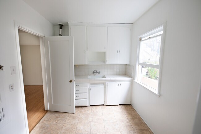 Foto del edificio - 1648 McCollum Pl