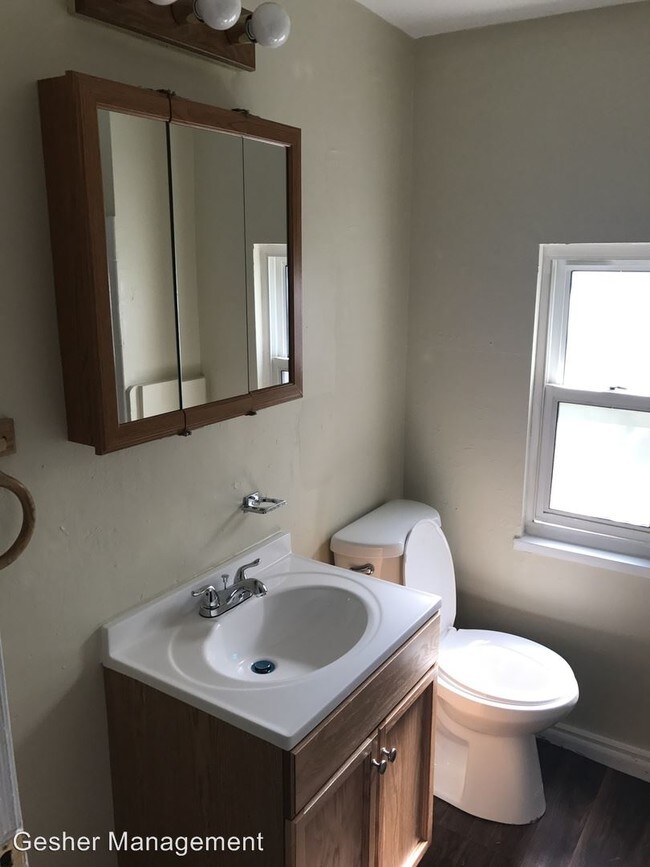 Building Photo - 526 Pennwood Dr