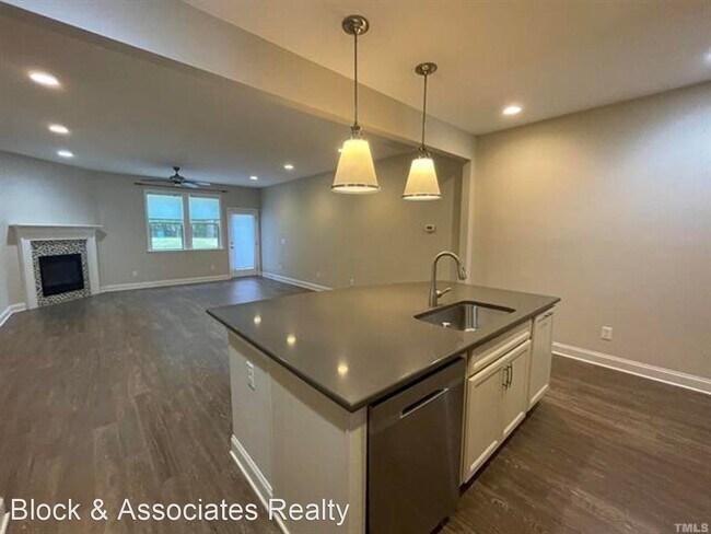 Foto del edificio - 3 br, 2.5 bath House - 146 Ellsworth Manor...