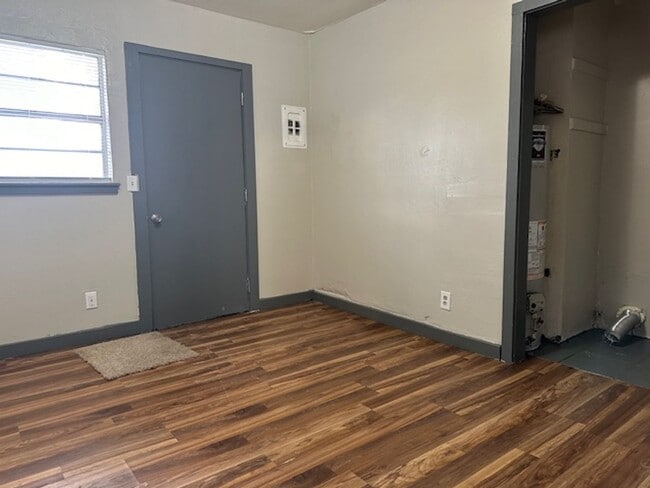 Building Photo - Move-in Special: Cute 2 bed 1 bath in Lexi...