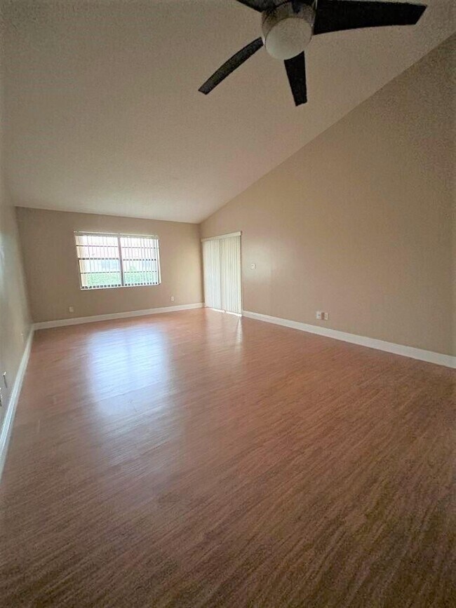 Foto del edificio - 1629 Cabot Ln