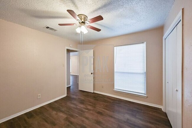 Foto del edificio - $1,549 2/Bed1.5Bath duplex in Arlington!
