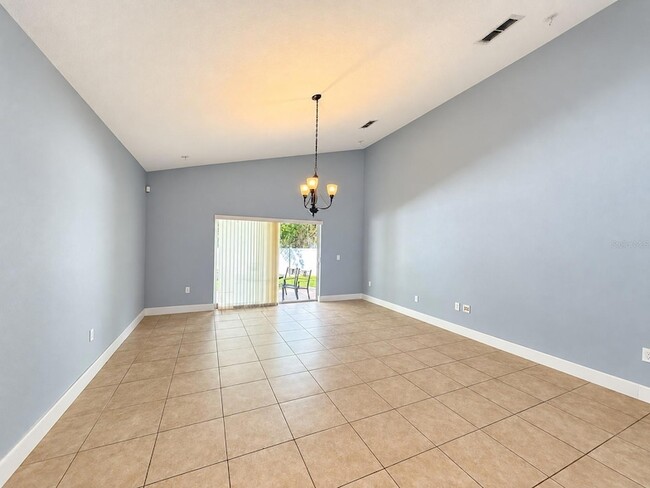 Building Photo - 895 Hacienda Cir