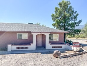 Building Photo - 956 Red Tail Hawk Dr